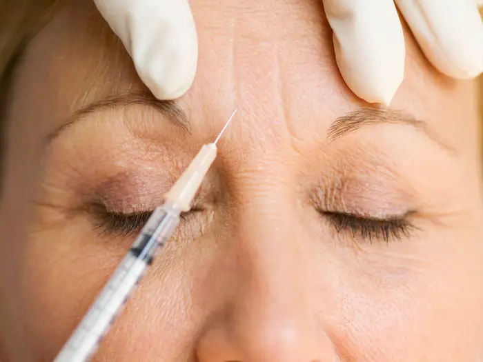 تزریق بوتاکس چیست و چه کاربردهایی در زیبایی و جوان سازی دارد؟